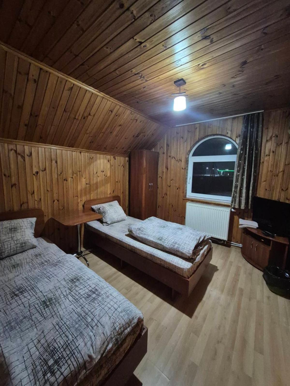 Отель Виктория Berezyna Bagian luar foto